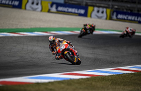 Marquez i Honda wygrywają szalony wyścig MotoGP w Holandii
